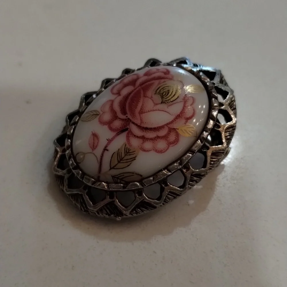 Hand painted pink rose floral brooch silver base pin back cameo vintage - Picture 5 of 6